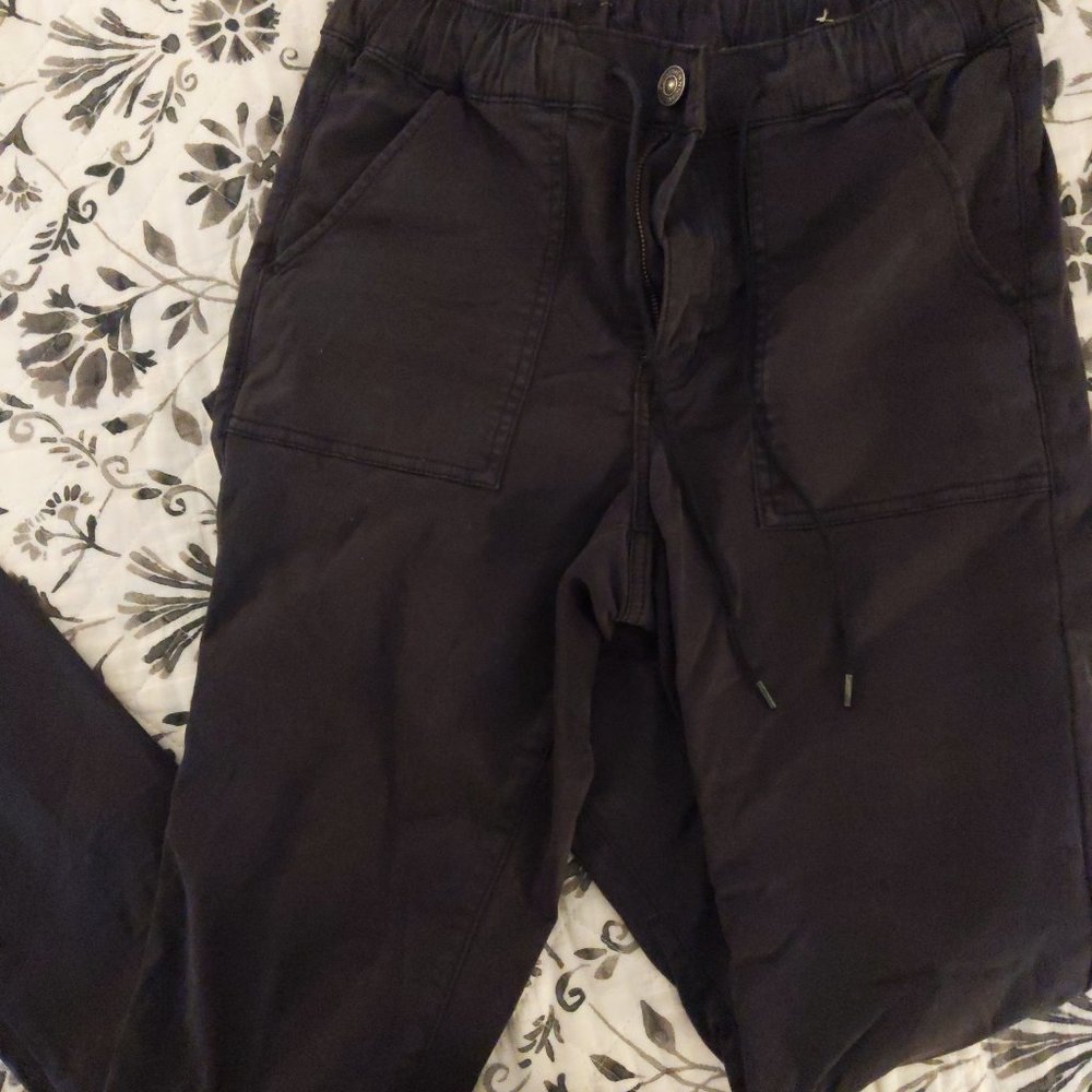 American Eagle black extra-long size 10 stretchy joggers.
